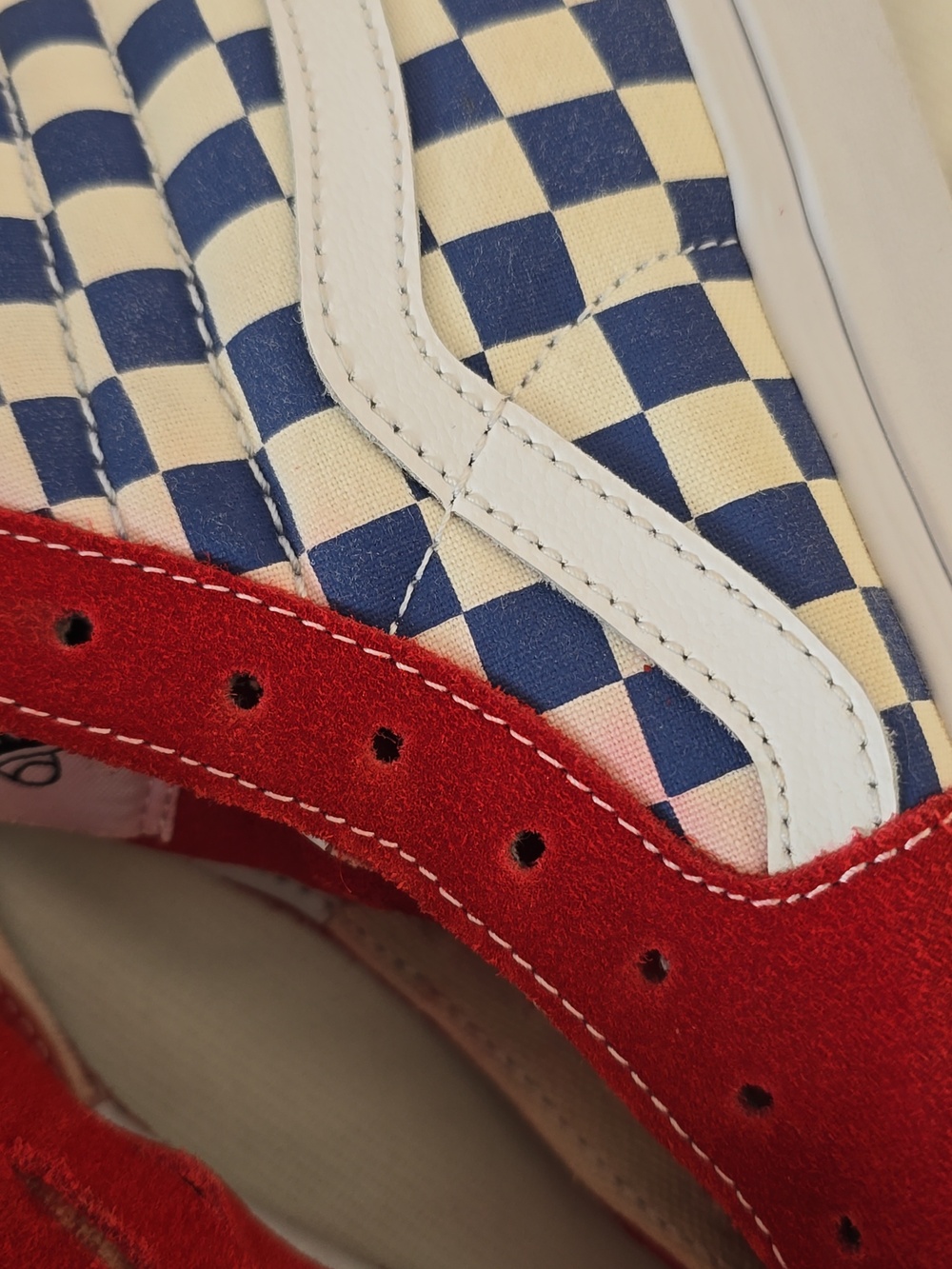 Vans - Picture 10 of 17
